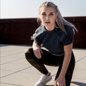 🌊 Urban Outfitters Dark Blue crop Top Puff Sleeve